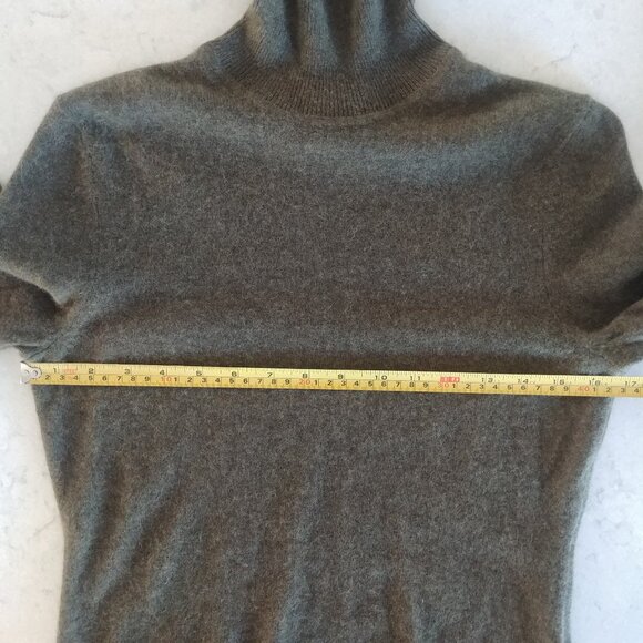 Lord + Taylor 100% cashmere green turtleneck sweater Medium Petite - Picture 15 of 15